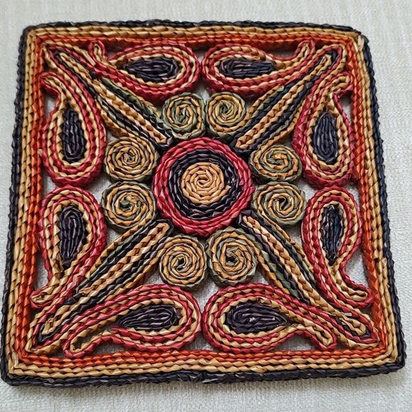 Vintage Floral Rafia Woven Trivets, set of 2 - Picture 2 of 12